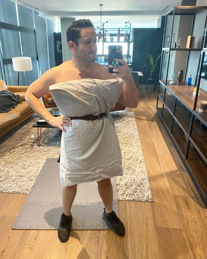 People Are So Bored They Started A Pillow-Wearing Challenge And Here Are The Best Pics (60 Pics) People Are So Bored They Started A Pillow-Wearing Challenge And Here Are The Best Pics (60 Pics)