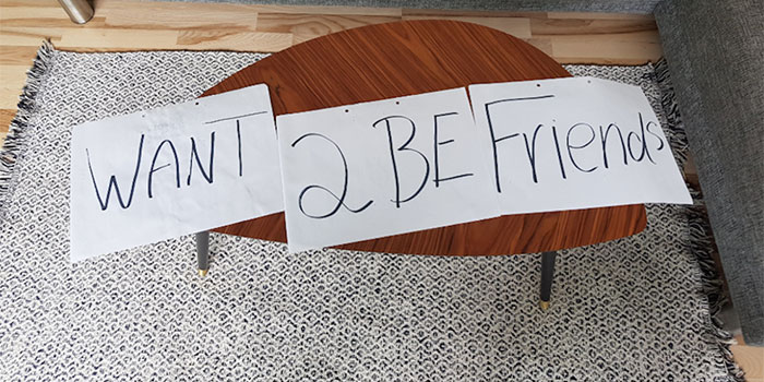 Guy Keeps Accidentally Making Eye Contact With His Neighbor, Finally Decides To Text Him Via Window Guy Keeps Accidentally Making Eye Contact With His Neighbor, Finally Decides To Text Him Via Window