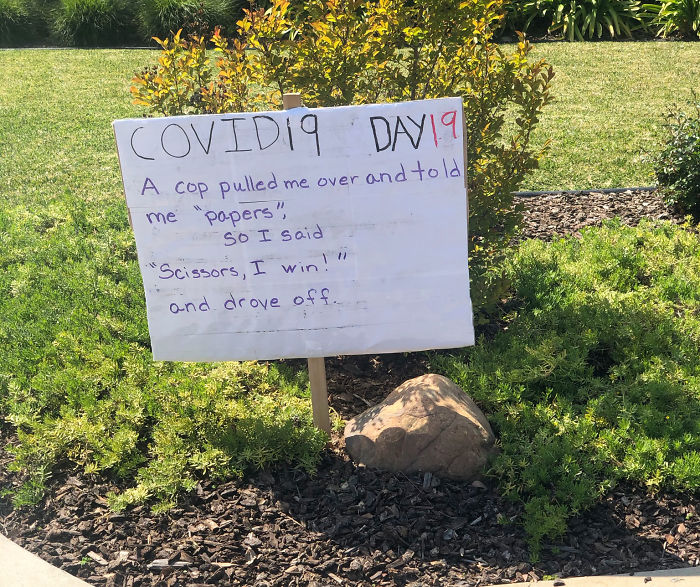 Guy Makes His Neighbors Laugh By Posting Dad Jokes Every Day Of Quarantine (7 Pics) Guy Makes His Neighbors Laugh By Posting Dad Jokes Every Day Of Quarantine (7 Pics)