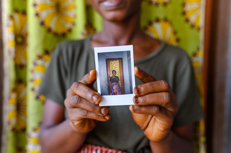 I Used Polaroid To Connect With Locals In Sierra Leone I Used Polaroid To Connect With Locals In Sierra Leone