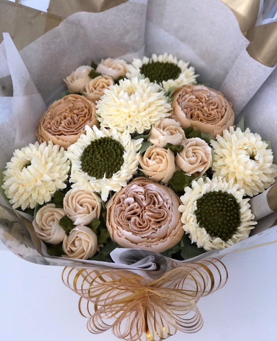 I Make Botanically Realistic Buttercream Frosting Flowers, And You Can Too