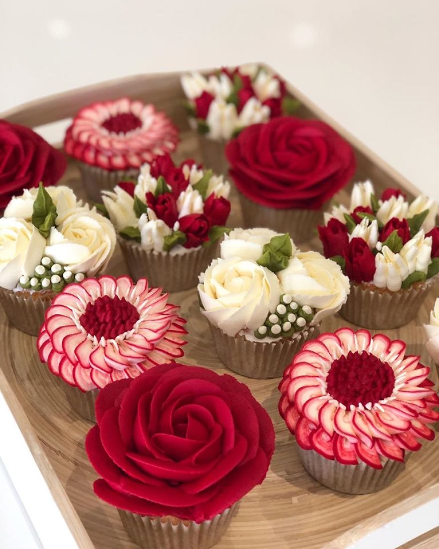 I Make Botanically Realistic Buttercream Frosting Flowers, And You Can Too