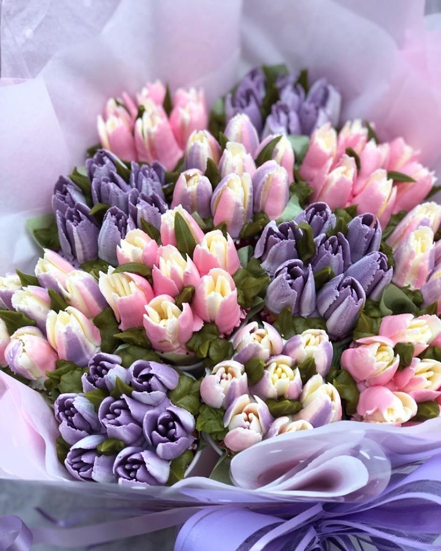 I Make Botanically Realistic Buttercream Frosting Flowers, And You Can Too