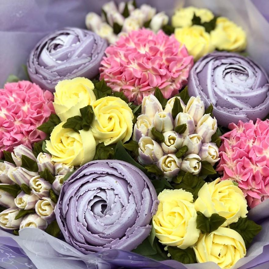 I Make Botanically Realistic Buttercream Frosting Flowers, And You Can Too