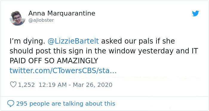 People Under Lockdown Are Using Window Signs To Talk To Their Neighbors About Their Cats, And It’s Too Pure People Under Lockdown Are Using Window Signs To Talk To Their Neighbors About Their Cats, And It’s Too Pure