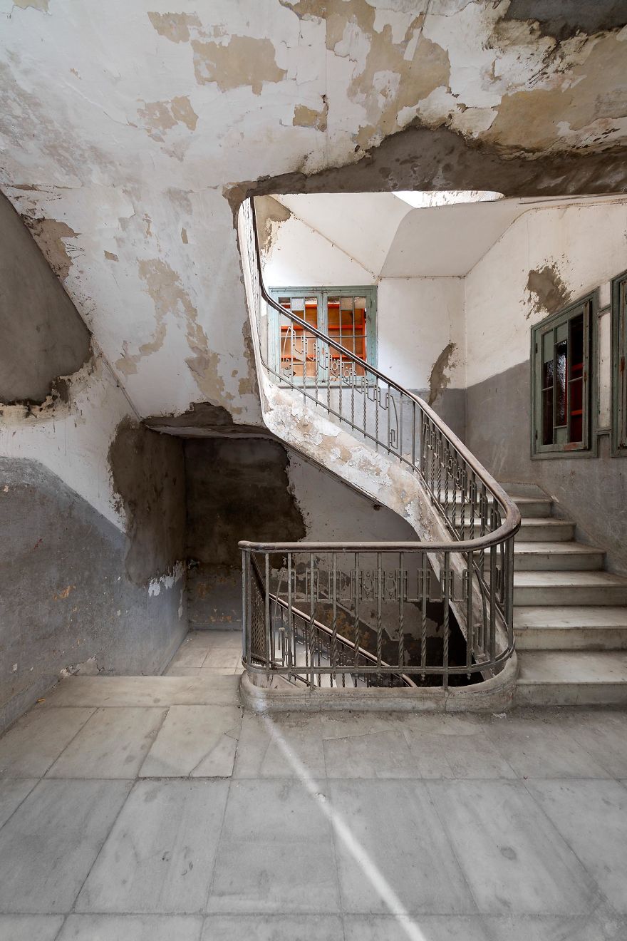 I Capture A Mysterious Theater Abandoned For Over 60 Years (6 Pics) I Capture A Mysterious Theater Abandoned For Over 60 Years (6 Pics)