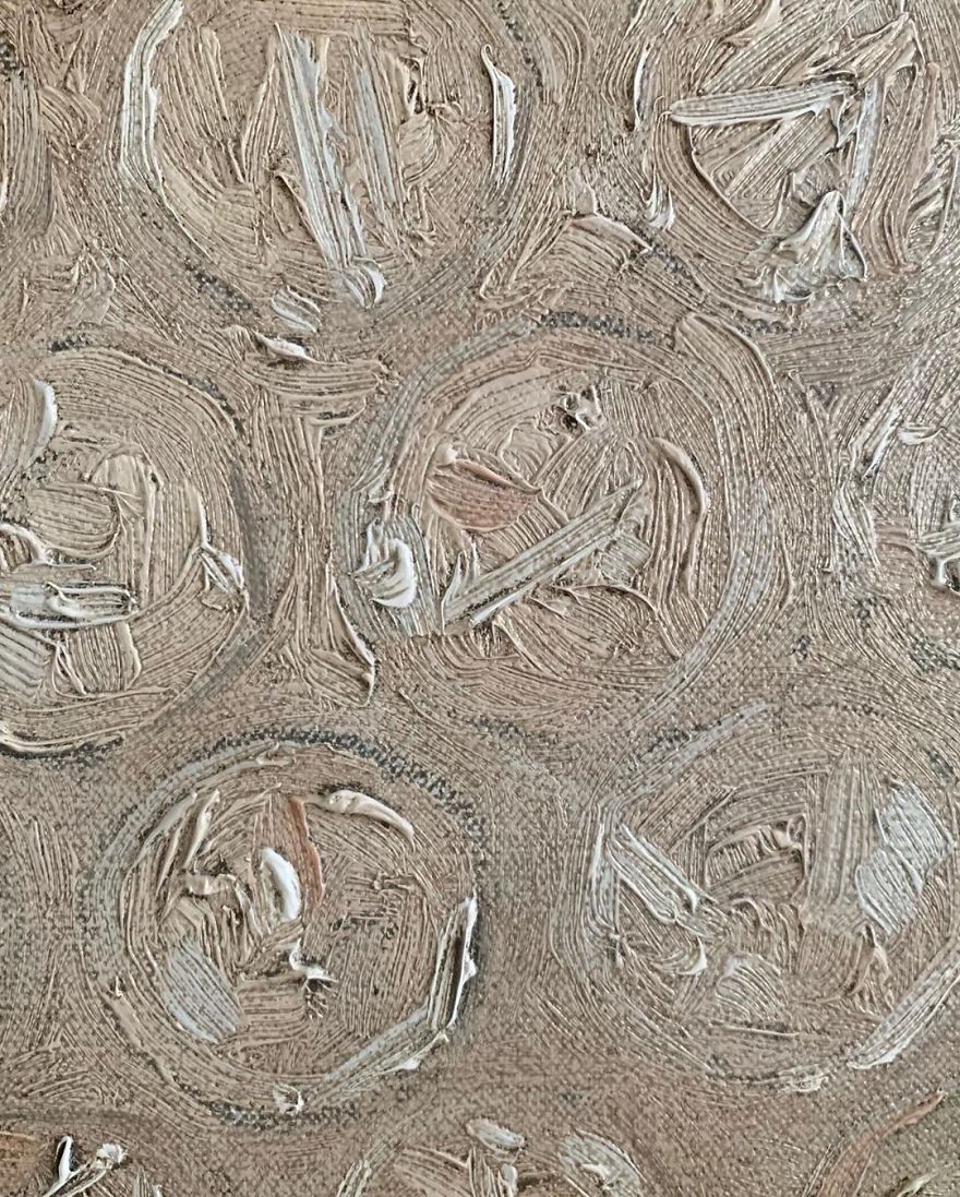 Artist Paints Portraits That Look Like They’re ‘Wrapped’ In Bubble Wrap Artist Paints Portraits That Look Like They’re ‘Wrapped’ In Bubble Wrap