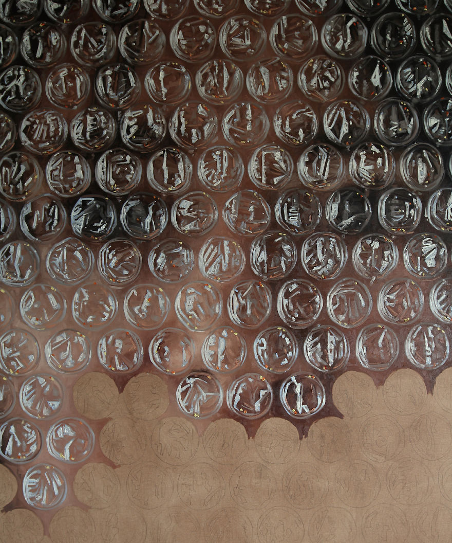 Artist Paints Portraits That Look Like They’re ‘Wrapped’ In Bubble Wrap Artist Paints Portraits That Look Like They’re ‘Wrapped’ In Bubble Wrap