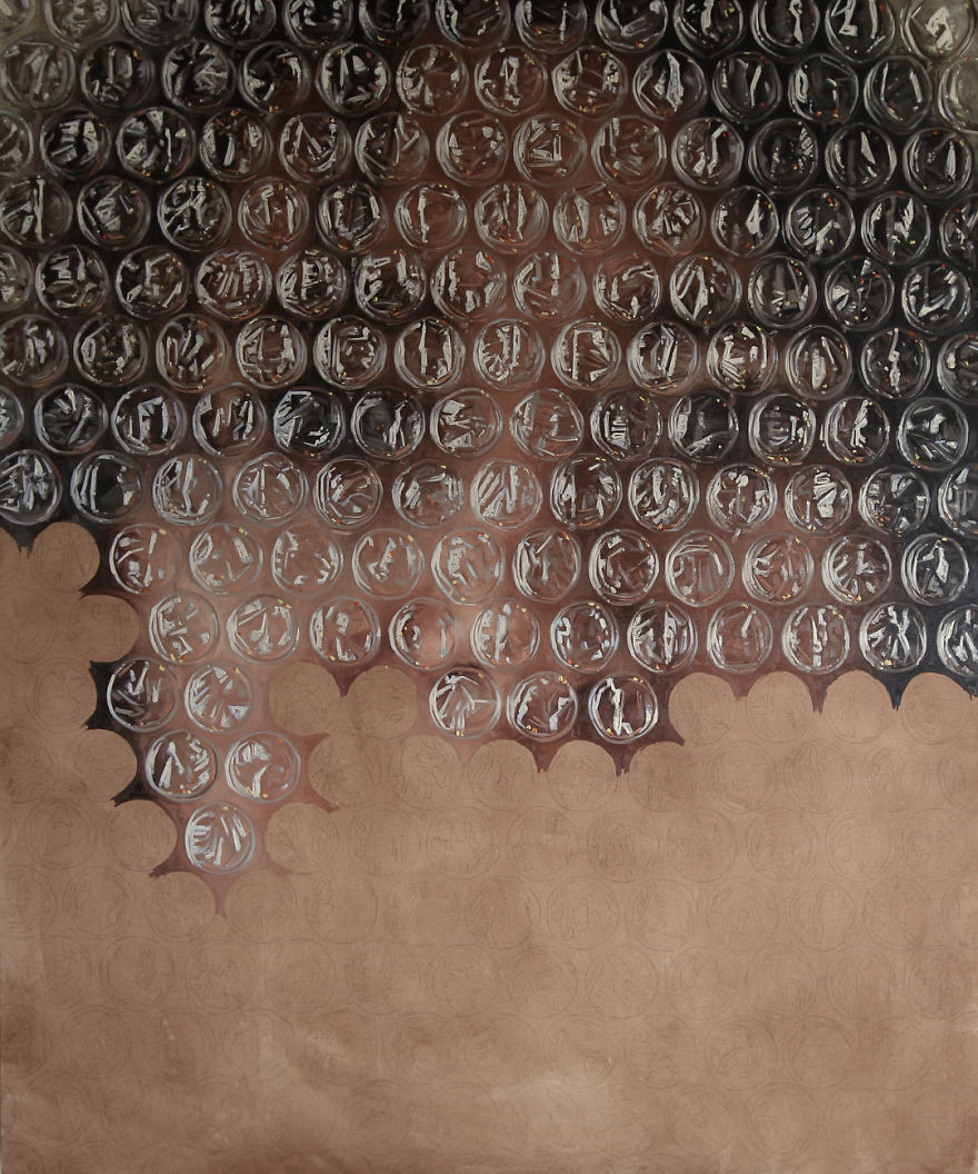 Artist Paints Portraits That Look Like They’re ‘Wrapped’ In Bubble Wrap Artist Paints Portraits That Look Like They’re ‘Wrapped’ In Bubble Wrap