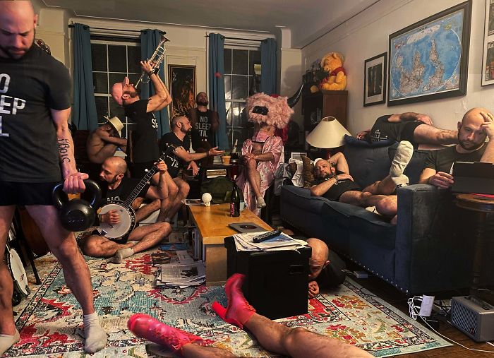 35 People Who Are Beyond Bored While Having To Stay At Home 35 People Who Are Beyond Bored While Having To Stay At Home