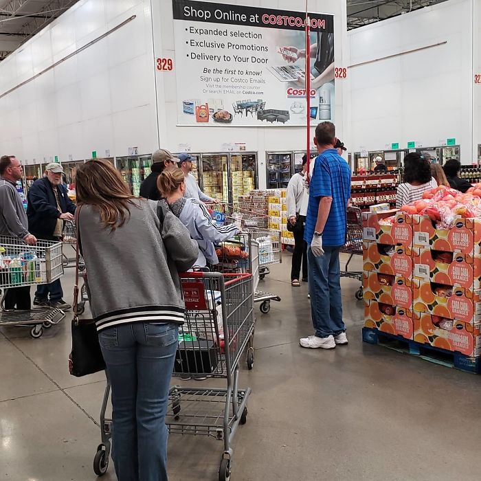 Costco Employee Shows What Store Workers See During The Coronavirus Outbreak