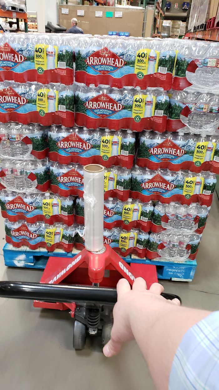 Costco Employee Shows What Store Workers See During The Coronavirus Outbreak