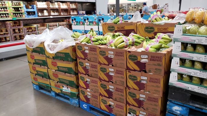 Costco Employee Shows What Store Workers See During The Coronavirus Outbreak