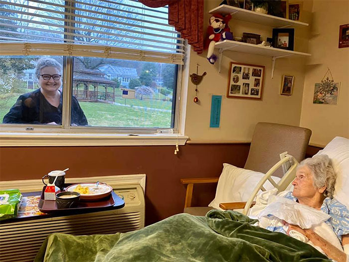 These 30 People Found Ways Of Seeing Their Loved Ones Without Putting Them In Danger These 30 People Found Ways Of Seeing Their Loved Ones Without Putting Them In Danger