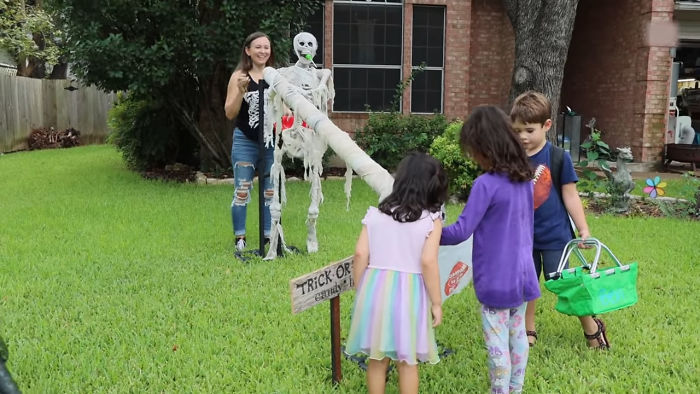 Parents Come Up With A “Candy Slide” For Safe Trick-Or-Treating This Halloween Parents Come Up With A “Candy Slide” For Safe Trick-Or-Treating This Halloween
