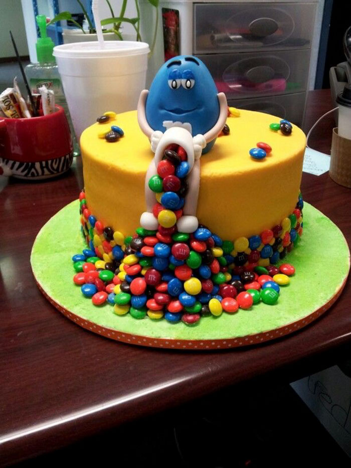 40 Cursed Cakes From “Cakes With Threatening Auras”