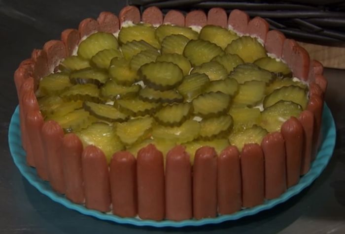 40 Cursed Cakes From “Cakes With Threatening Auras”