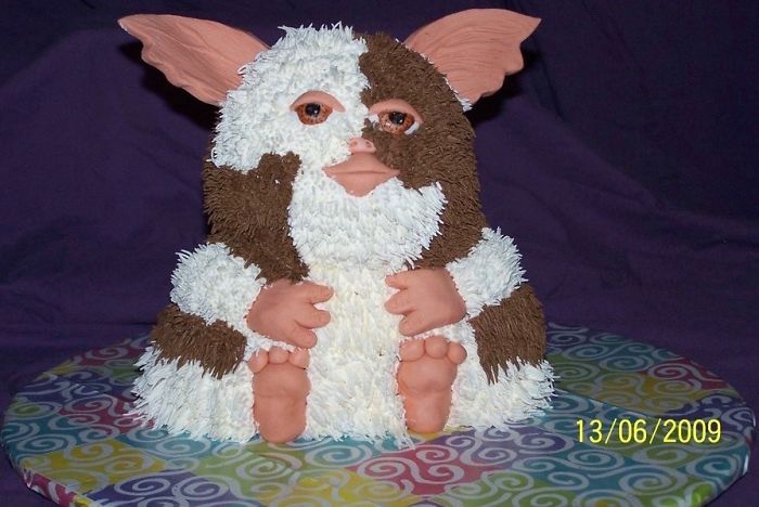 40 Cursed Cakes From “Cakes With Threatening Auras”