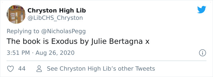 People Notice A Very Specific Book Arrangement Behind Boris Johnson During His Speech, Think The Librarian Did It People Notice A Very Specific Book Arrangement Behind Boris Johnson During His Speech, Think The Librarian Did It