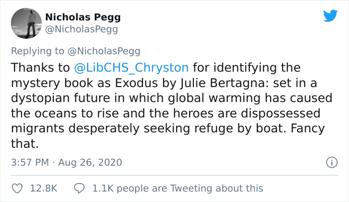 People Notice A Very Specific Book Arrangement Behind Boris Johnson During His Speech, Think The Librarian Did It People Notice A Very Specific Book Arrangement Behind Boris Johnson During His Speech, Think The Librarian Did It