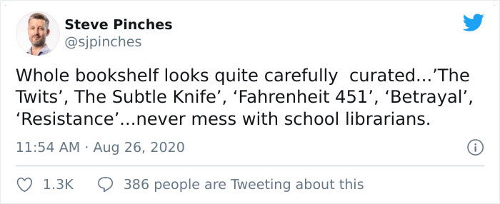 People Notice A Very Specific Book Arrangement Behind Boris Johnson During His Speech, Think The Librarian Did It People Notice A Very Specific Book Arrangement Behind Boris Johnson During His Speech, Think The Librarian Did It