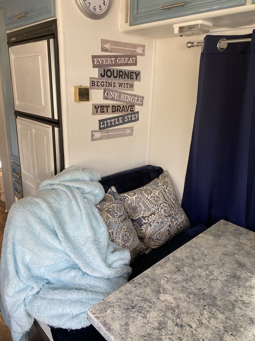 I Bought An Old 1995 RV, And Here’s How I Transformed It Into A Beautiful Home For Me And Two Kittens That I Recently Adopted (21 Pics) I Bought An Old 1995 RV, And Here’s How I Transformed It Into A Beautiful Home For Me And Two Kittens That I Recently Adopted (21 Pics)