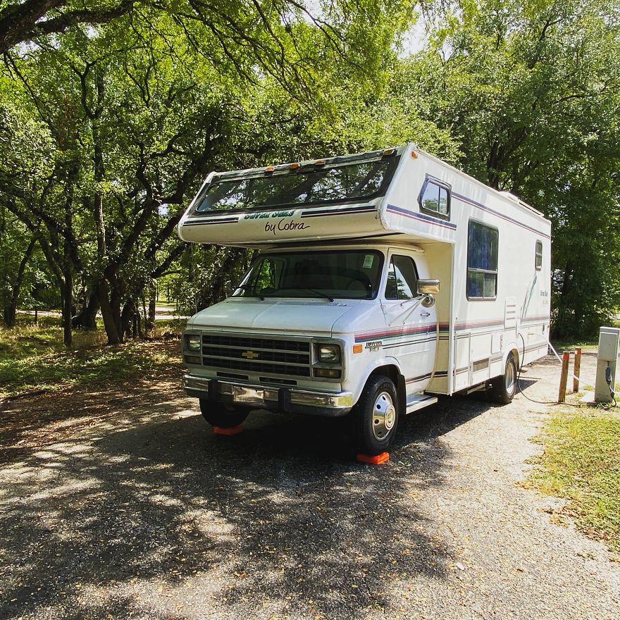 I Bought An Old 1995 RV, And Here’s How I Transformed It Into A Beautiful Home For Me And Two Kittens That I Recently Adopted (21 Pics) I Bought An Old 1995 RV, And Here’s How I Transformed It Into A Beautiful Home For Me And Two Kittens That I Recently Adopted (21 Pics)