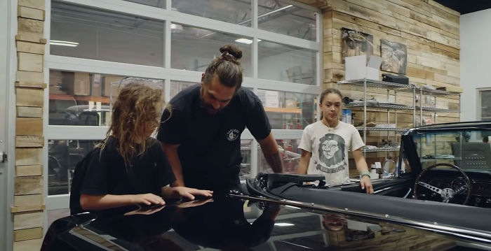 Jason Momoa Restores His Wife’s 1965 Mustang, Her First Car When She Was 17
