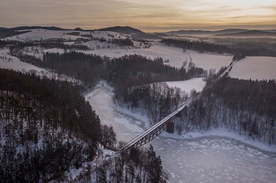 Our 28 Photos Beg Tom Cruise To Not Blow Up Our Beloved Bridge
