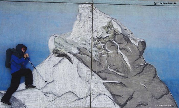 14-Year-Old Spends The Quarantine Creating Chalk Drawings Each Day To Entertain Her Little Brother With ‘Travels’ From Their Driveway 14-Year-Old Spends The Quarantine Creating Chalk Drawings Each Day To Entertain Her Little Brother With ‘Travels’ From Their Driveway