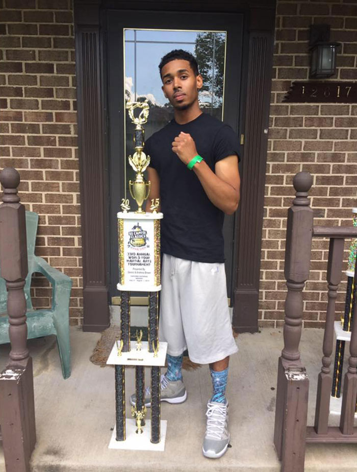 24 Y.O. Garbage Collector Gets Admitted To Harvard After Receiving Huge Support From His Colleagues To Pursue His Education 24 Y.O. Garbage Collector Gets Admitted To Harvard After Receiving Huge Support From His Colleagues To Pursue His Education