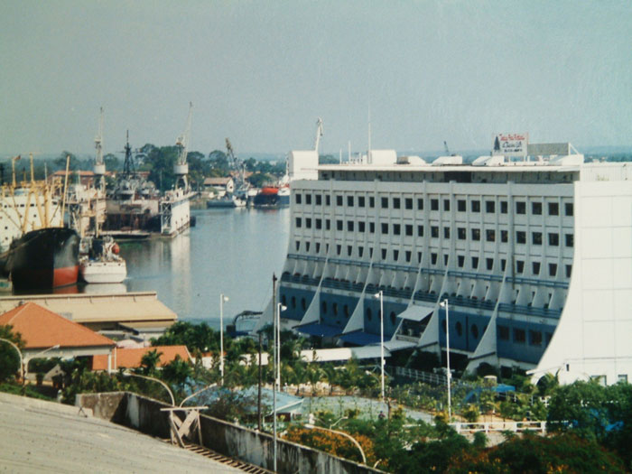 The World’s First Luxury Floating Hotel Built In The 1980s For Watching The Great Barrier Reef Ends Up In North Korea The World’s First Luxury Floating Hotel Built In The 1980s For Watching The Great Barrier Reef Ends Up In North Korea