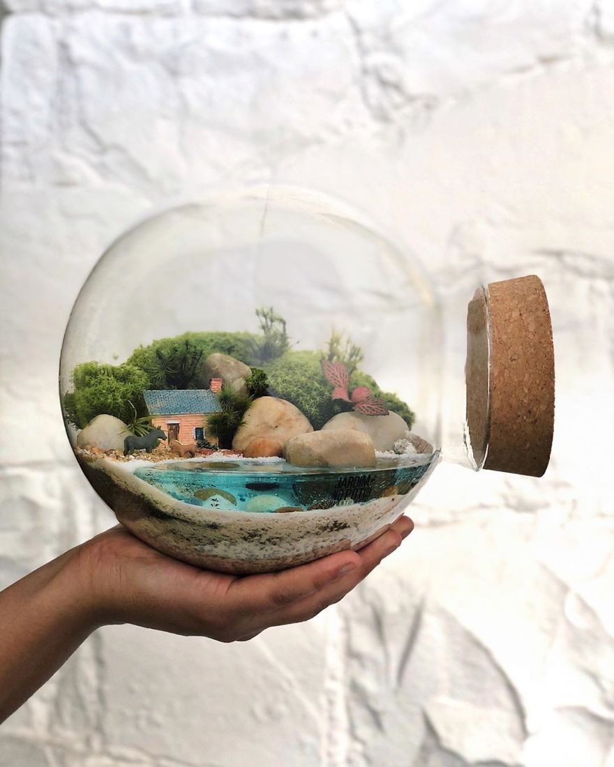 These Artists Put Micro, Self-Sustainable Ecosystems In Glass Containers (30 Pics)