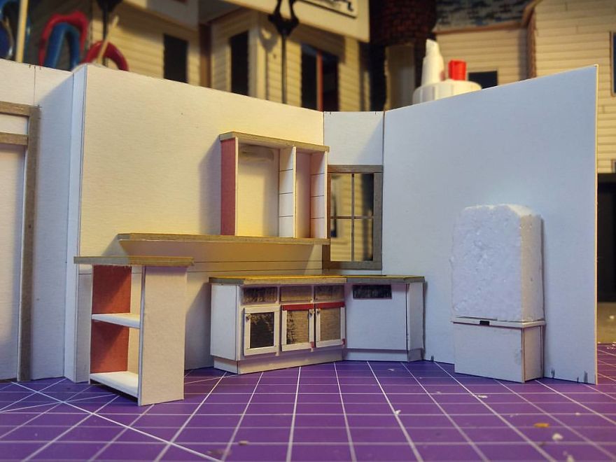 I Built A Tiny Model Of Monica&rsquo;s Kitchen From &ldquo;Friends&rdquo; (11 Pics)