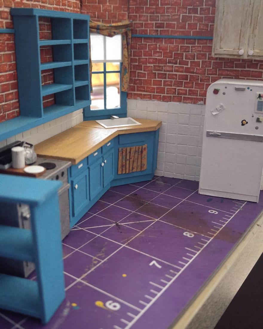 I Built A Tiny Model Of Monica&rsquo;s Kitchen From &ldquo;Friends&rdquo; (11 Pics)
