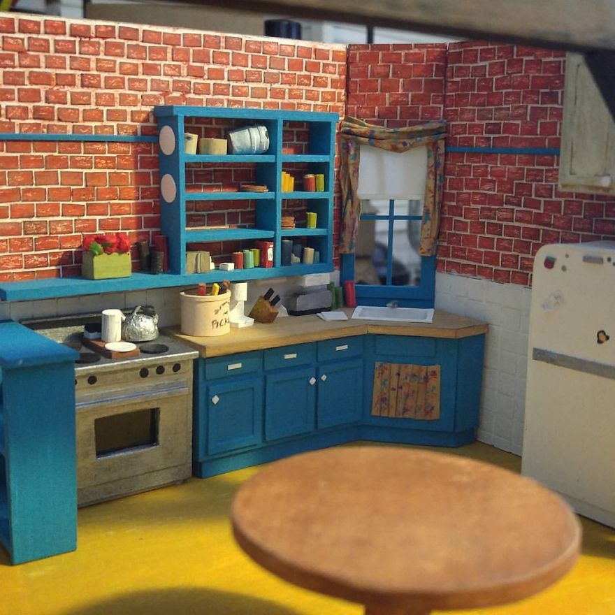 I Built A Tiny Model Of Monica&rsquo;s Kitchen From &ldquo;Friends&rdquo; (11 Pics)