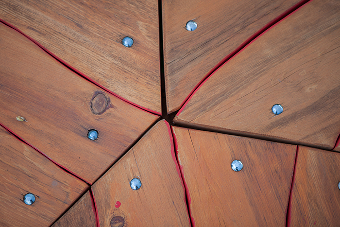 This Mesmerizing Picnic Table Looks Like A Massive Branching Tree This Mesmerizing Picnic Table Looks Like A Massive Branching Tree