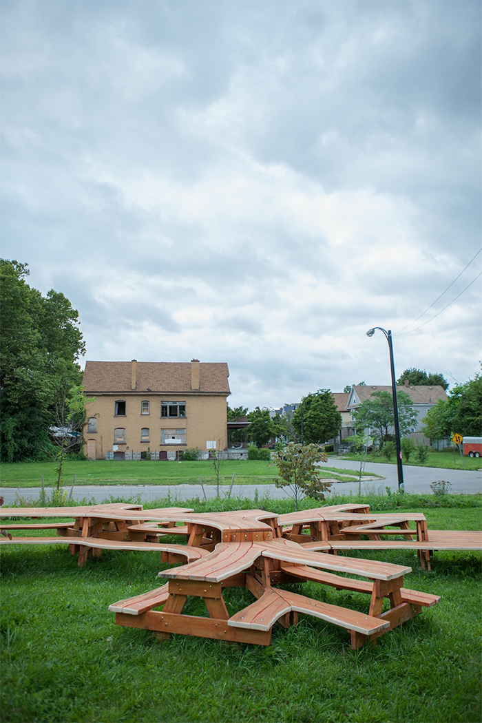 This Mesmerizing Picnic Table Looks Like A Massive Branching Tree This Mesmerizing Picnic Table Looks Like A Massive Branching Tree
