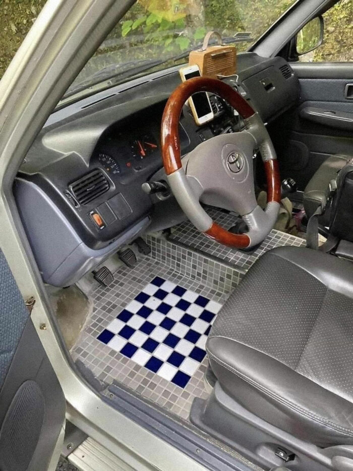 43 Of The Funniest Examples Of Awful Taste But Great Execution (New Pics)