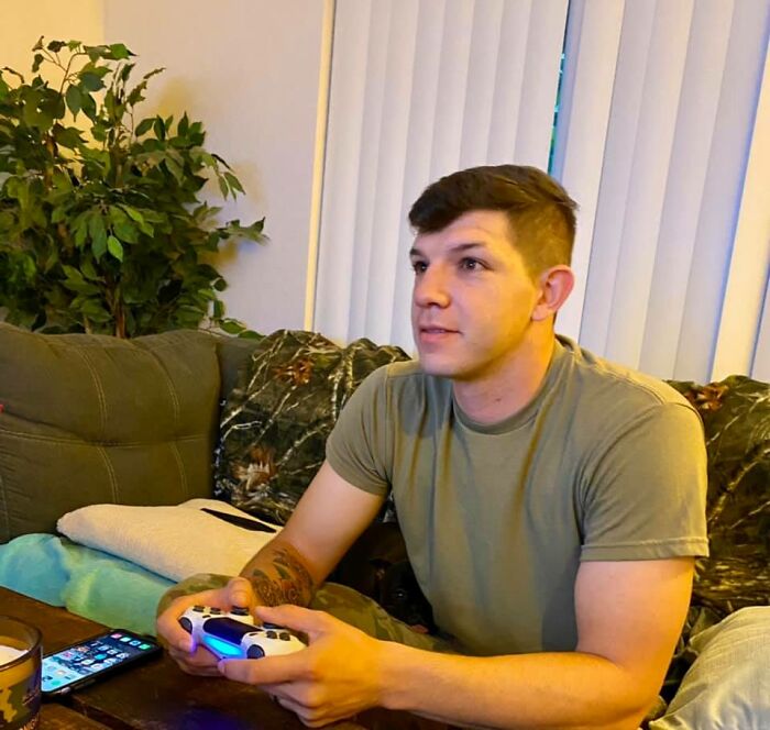 People Post Pics Of Hidden Dogs And The Difficulty Of Finding Them Ranges From 0 To 100