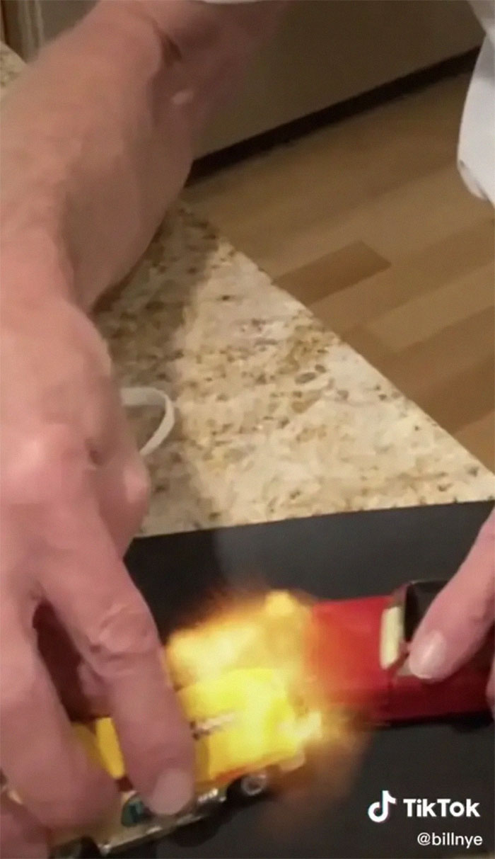 Bill Nye Perfectly Shuts Down Anti-Maskers’ Fake Science On Why Masks Don’t Work Bill Nye Perfectly Shuts Down Anti-Maskers’ Fake Science On Why Masks Don’t Work