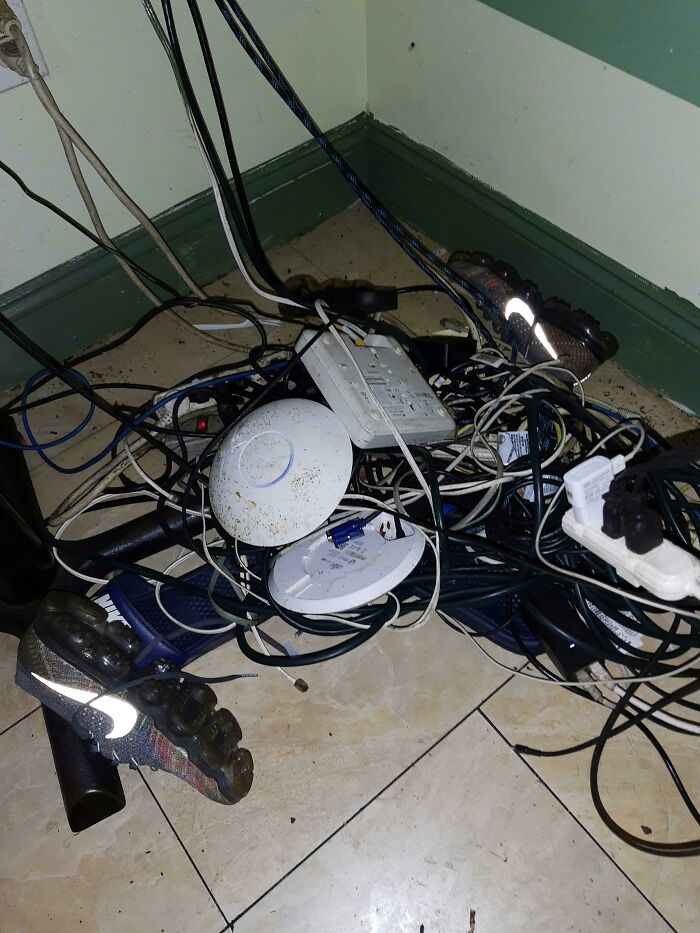 Tech Support People Are Sharing The Worst Cases They’ve Seen While On The Job (40 New Pics) Tech Support People Are Sharing The Worst Cases They’ve Seen While On The Job (40 New Pics)