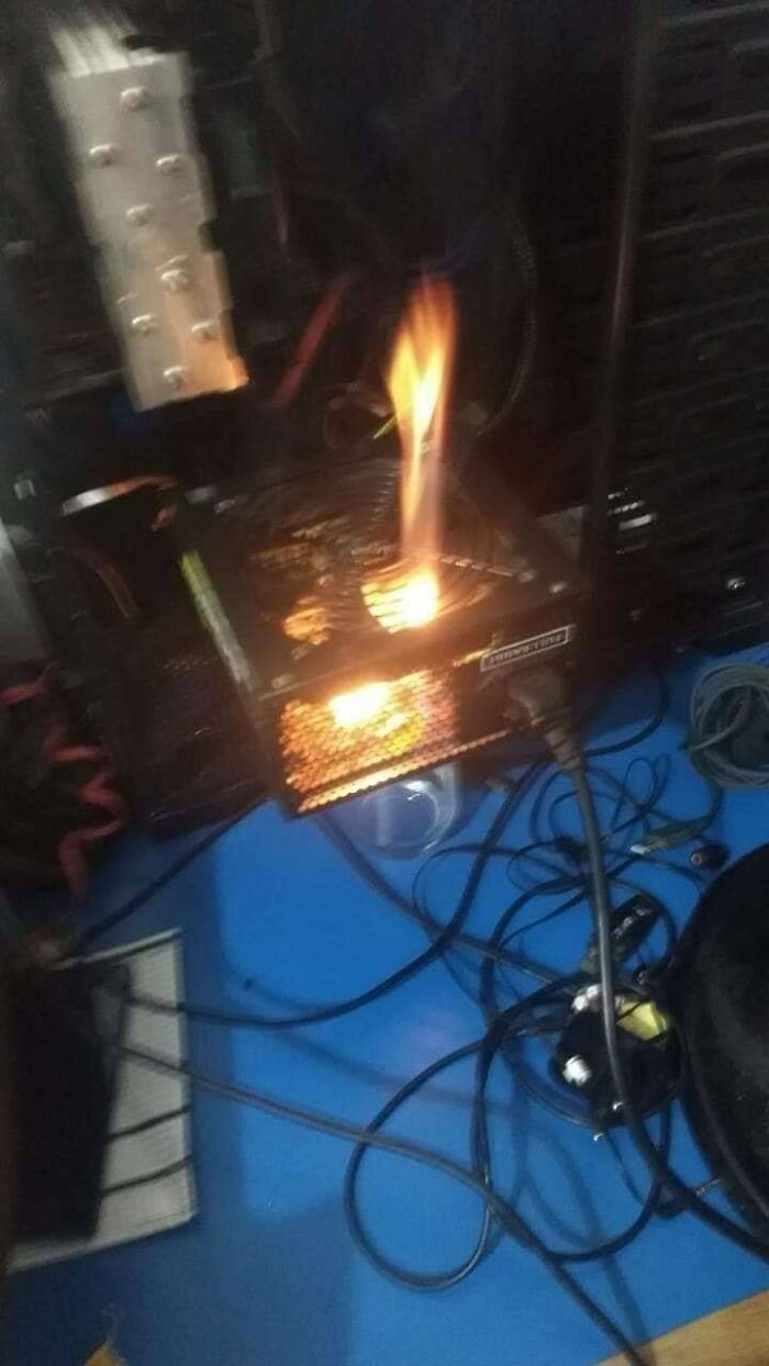 Tech Support People Are Sharing The Worst Cases They’ve Seen While On The Job (40 New Pics) Tech Support People Are Sharing The Worst Cases They’ve Seen While On The Job (40 New Pics)