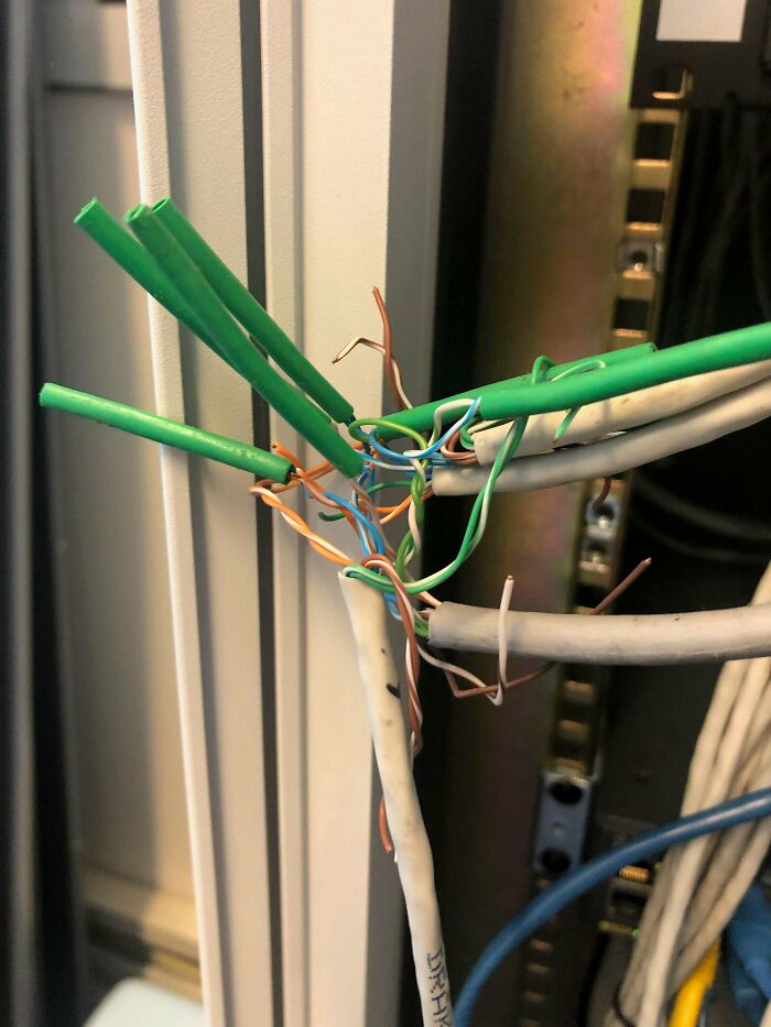 Tech Support People Are Sharing The Worst Cases They’ve Seen While On The Job (40 New Pics) Tech Support People Are Sharing The Worst Cases They’ve Seen While On The Job (40 New Pics)