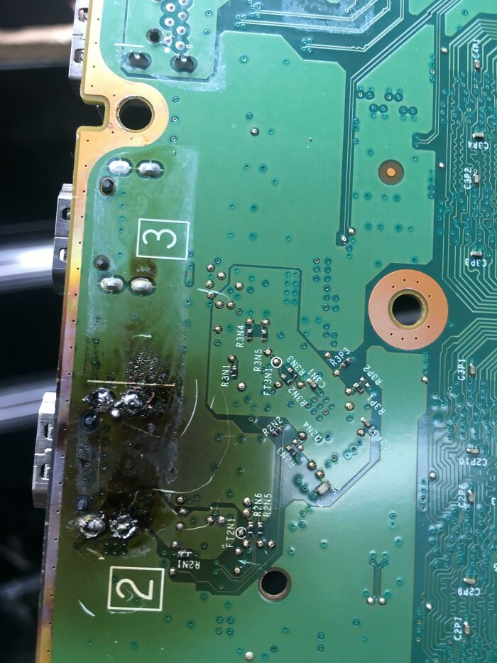 Tech Support People Are Sharing The Worst Cases They’ve Seen While On The Job (40 New Pics) Tech Support People Are Sharing The Worst Cases They’ve Seen While On The Job (40 New Pics)