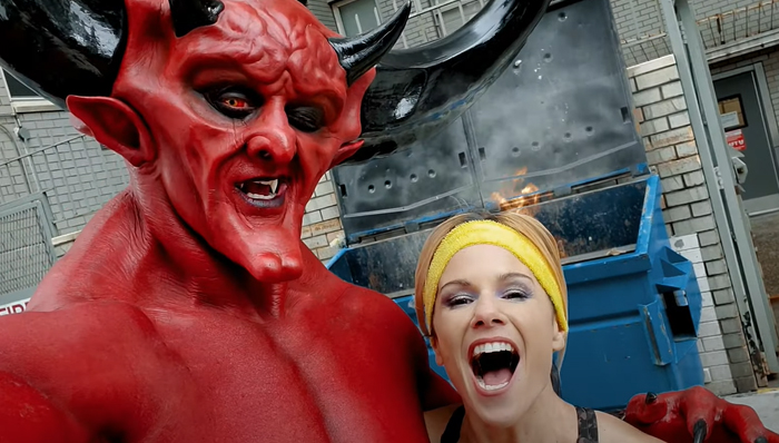 Ryan Reynolds And Taylor Swift Debut A New Ad For Their Dating App And It Perfectly Represents This Year Ryan Reynolds And Taylor Swift Debut A New Ad For Their Dating App And It Perfectly Represents This Year