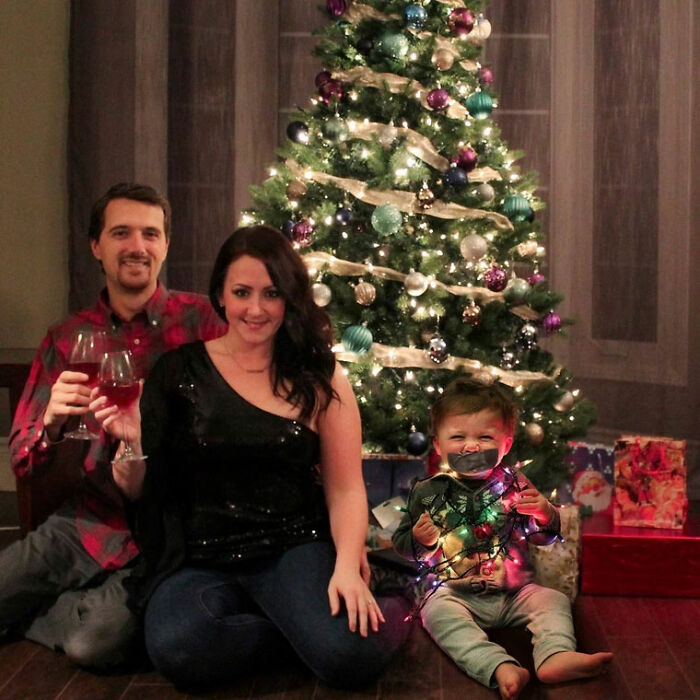 This Family Started Staging Their Funny Christmas Cards 7 Years Ago, And Their Creativity Is Brilliant This Family Started Staging Their Funny Christmas Cards 7 Years Ago, And Their Creativity Is Brilliant