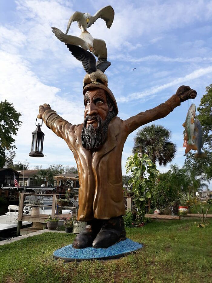 I Carved A Wooden “Captain Morgan” Sculpture From An Oak Tree I Carved A Wooden “Captain Morgan” Sculpture From An Oak Tree