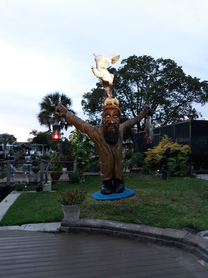 I Carved A Wooden “Captain Morgan” Sculpture From An Oak Tree I Carved A Wooden “Captain Morgan” Sculpture From An Oak Tree