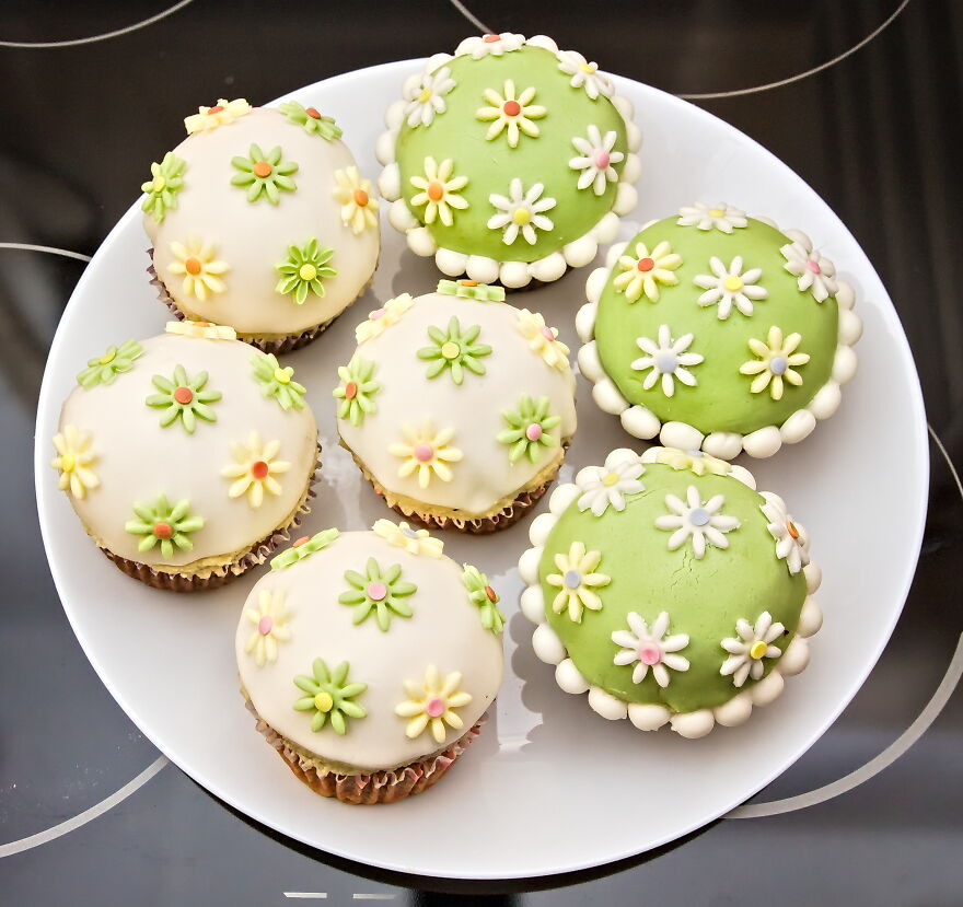 My Girlfriend Learned How To Decorate Cakes By Herself, Here&#8217;s Her Progress Over The Years (24 Pics)